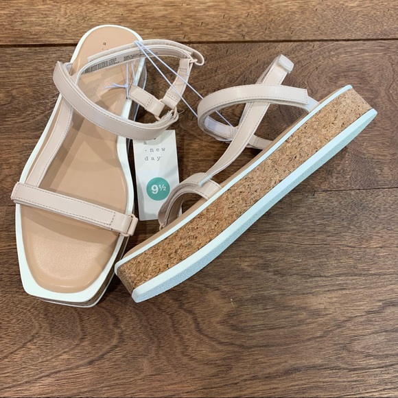 Size 9.5 - Summertime Sandals - Velcro/ Cork Platform, '90s athleisure - Picture 8 of 9